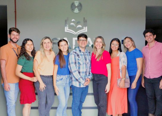 Rose-Eloíse, Coordenadora do Curso de Enfermagem da FADAT, recebe pesquisadores da UNILAB